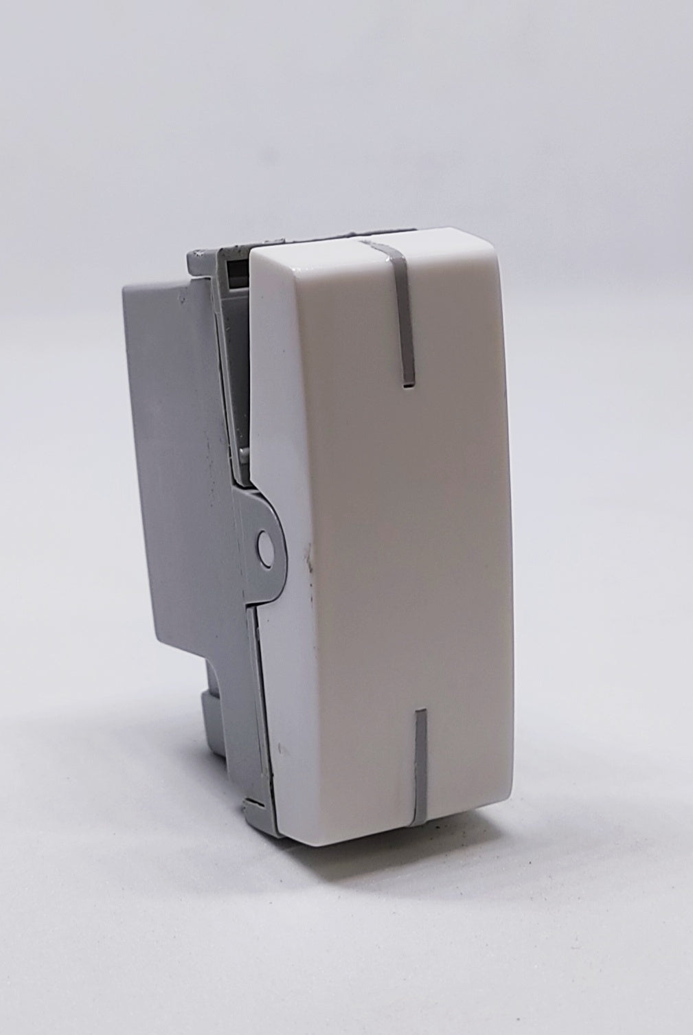 एलएंडटी ओरिस मॉड्यूलर स्विच